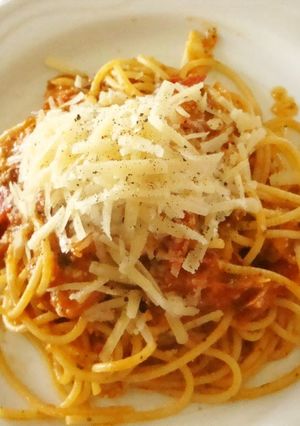 A picture of Tomato Basil Pesto Sauce.
