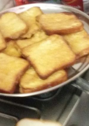 A picture of Fried eggbread.