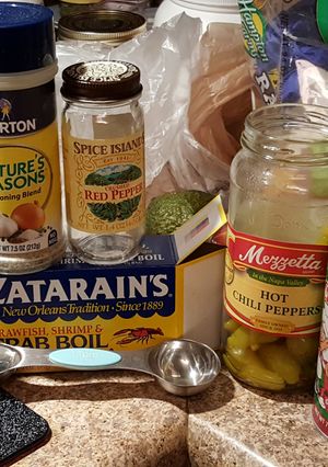 A picture of Cajun spicy boiled peanuts.