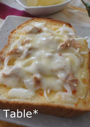 A picture of Sweet Onion and Sweet Chili Sauce On Toast.