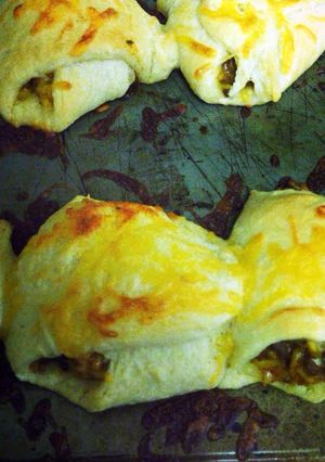 A picture of Hamburger Helper Crescent Rolls.