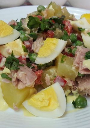 Una foto de Ensalada de papas y atún
