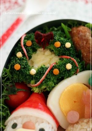 A picture of Wreath-Shaped Salad for Christmas Bento.