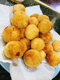 Hình của món Cá viên chiên phiên bản cơm nguội.