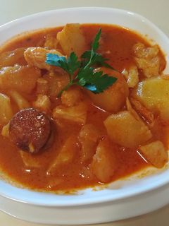 Una foto de Patatas con bacalao a la riojana