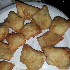 A picture of Crab or beef wontons.