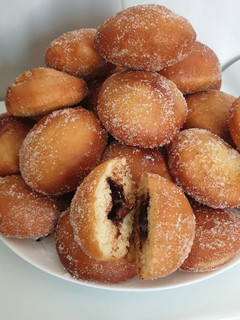 Una foto de Mini berlinas rellenas de chocolate