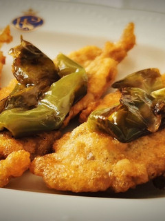 Una foto de Pincho de Boquerones fritos con Pimiento verde asado