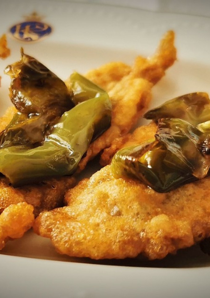 Una foto de Pincho de Boquerones fritos con Pimiento verde asado