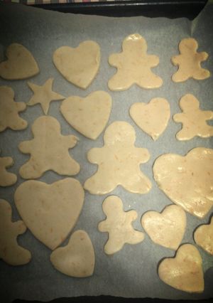 A picture of Delicious cookies with tangerines.