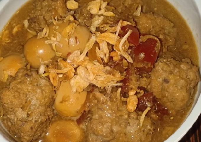 Semur bola bola daging dan telur puyuh