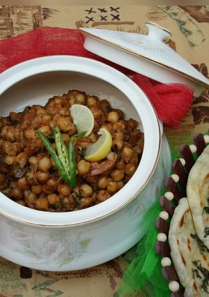 A picture of Chana masala.