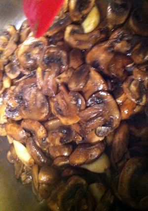 A picture of Balsamic Marinated Mushrooms.