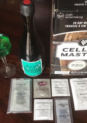A picture of California Farm Made Pinot Grigio Cooking Wine.