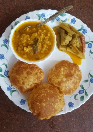 A picture of Aloo Bedmi.