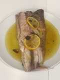 Chicharro al horno con refrito de ajos
