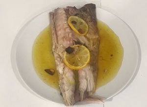 Foto principal de Chicharro al horno con refrito de ajos