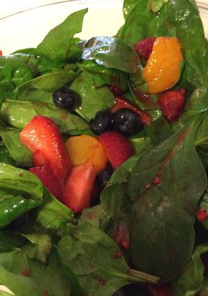 A picture of Spinach And Fruit Salad.