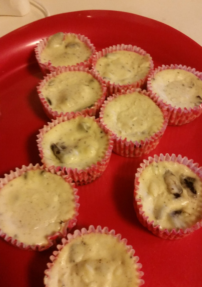 A picture of Oreo cheesecake cups.