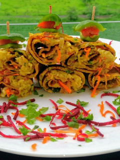 A picture of Maggi Egg Roll.
