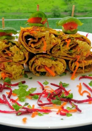 A picture of Maggi Egg Roll.