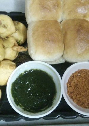 A picture of Vada Pav.