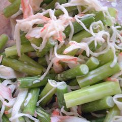 A picture of Deeelicious! Garlic Shoots and Imitation Crabstick Salad.