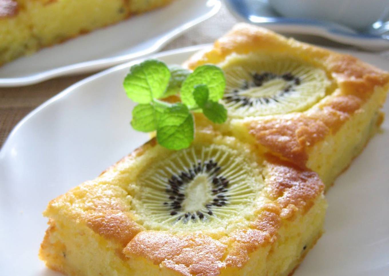 Rice Flour Yogurt Cake with Kiwi