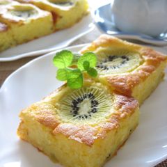 A picture of Rice Flour Yogurt Cake with Kiwi.