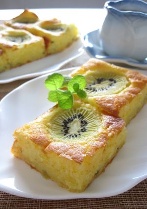 A picture of Rice Flour Yogurt Cake with Kiwi.