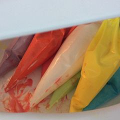 Colorful Meringue Cake Flosting A picture of Colorful Meringue Cake Flosting.