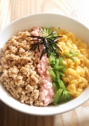 A picture of Savory Chicken Soboro: Four-Color Rice Bowl.