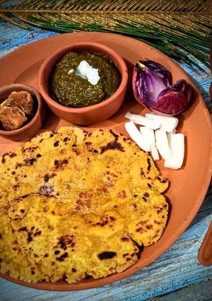 A picture of Sarson da saag aur makki di roti.