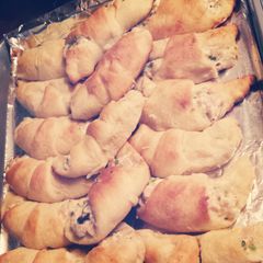 A picture of Roasted Garlic Chicken Puffs.