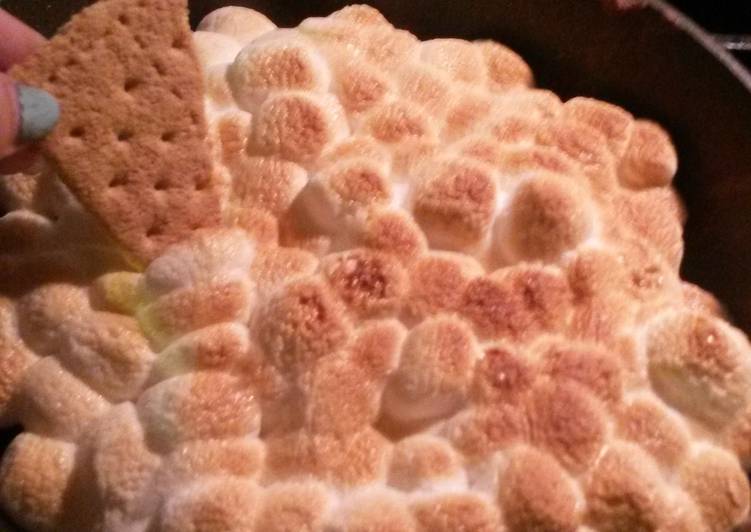 Recipe of Homemade S&#39;mores marshallow dip