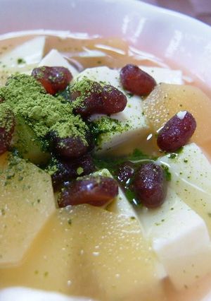 A picture of Ginger-Honey Tofu Dessert Soup.