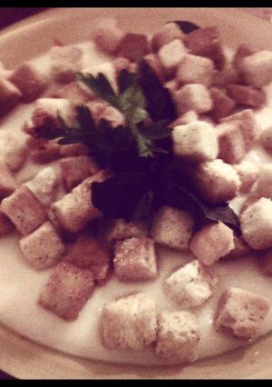 A picture of Creamy califlower annd cheese soup.