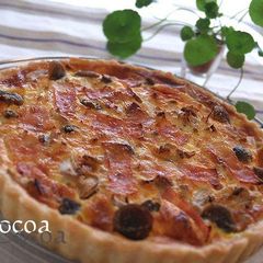 A picture of Simple & Genuine Mushroom and Bacon Quiche.