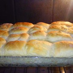 A picture of Hawaiian rolls.