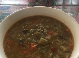 Una foto de Sopa de carne y verduras