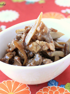 A picture of Sweet and Salty Simmered Beef and Burdock Root.