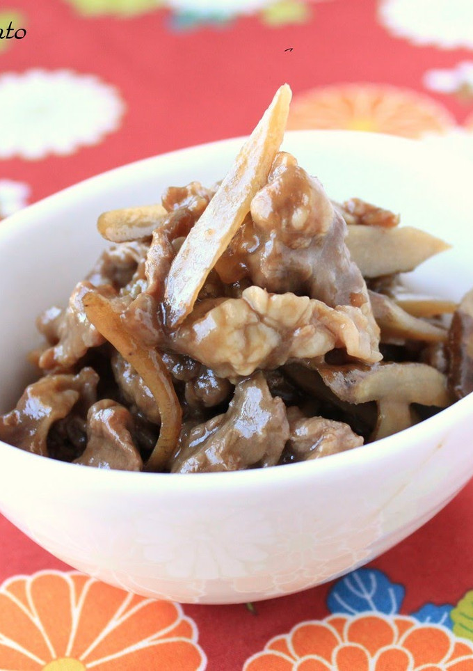A picture of Sweet and Salty Simmered Beef and Burdock Root.