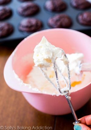 A picture of White Chocolate Frosting.