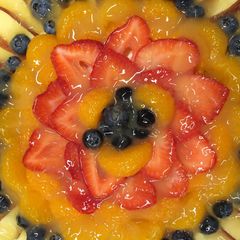A picture of Delayne's Fruit Pizza.