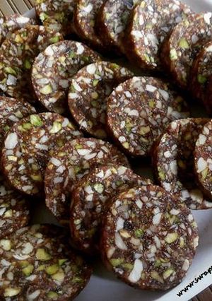 உலர் பழங்கள் ரோல் செய்முறை முக்கிய புகைப்படம்