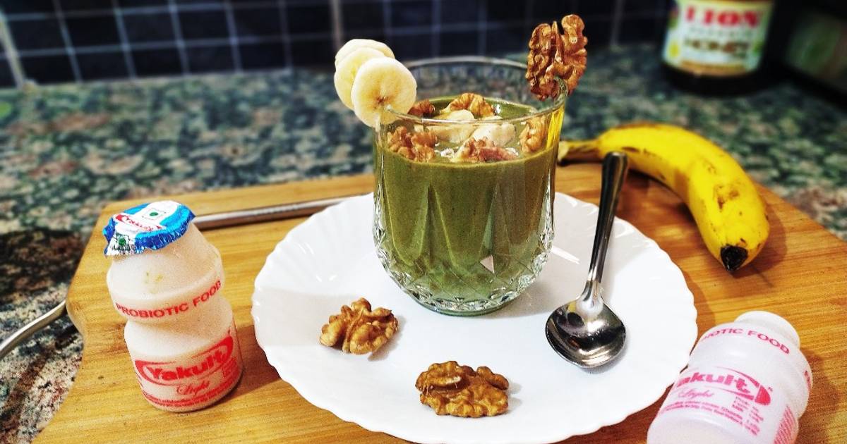 Banana Moringa Yakult Milkshake topped with Walnuts Recipe by