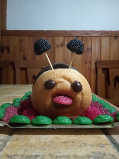 Una foto de Gusano o ciempiés de donuts y chuches
