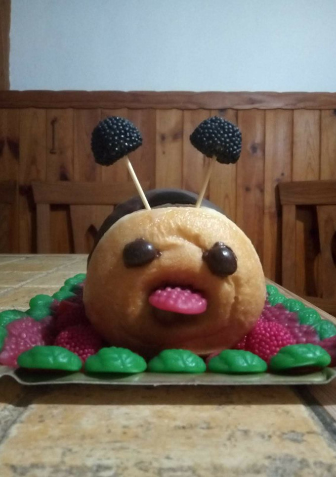 Una foto de Gusano o ciempiés de donuts y chuches