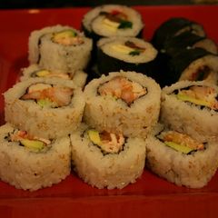 A picture of California Roll With Shrimp.