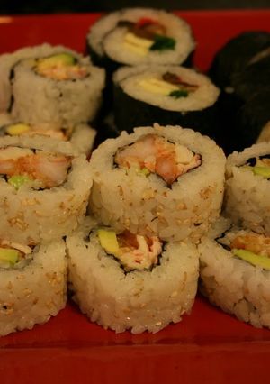 A picture of California Roll With Shrimp.